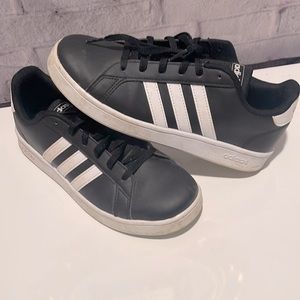 Adidas Leather Court Lace up Sneakers-size 5 youth